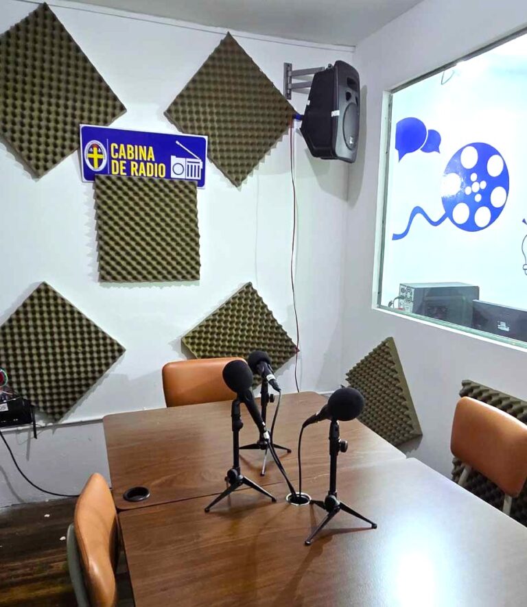 cabina-de-radio-colegio-la-providencia