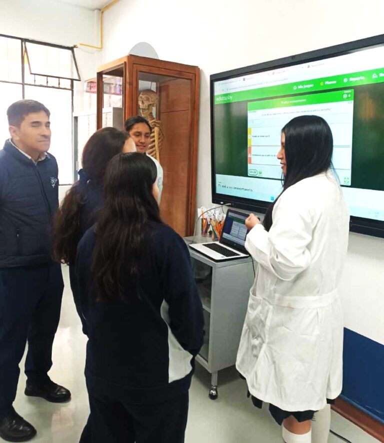 pantallas-interactivas-unidad-educativa-la-providencia-quito